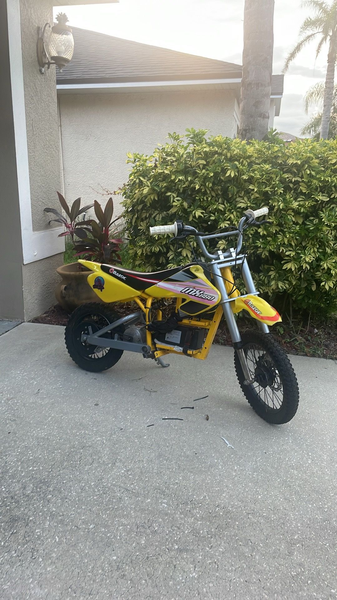 48v Razor
