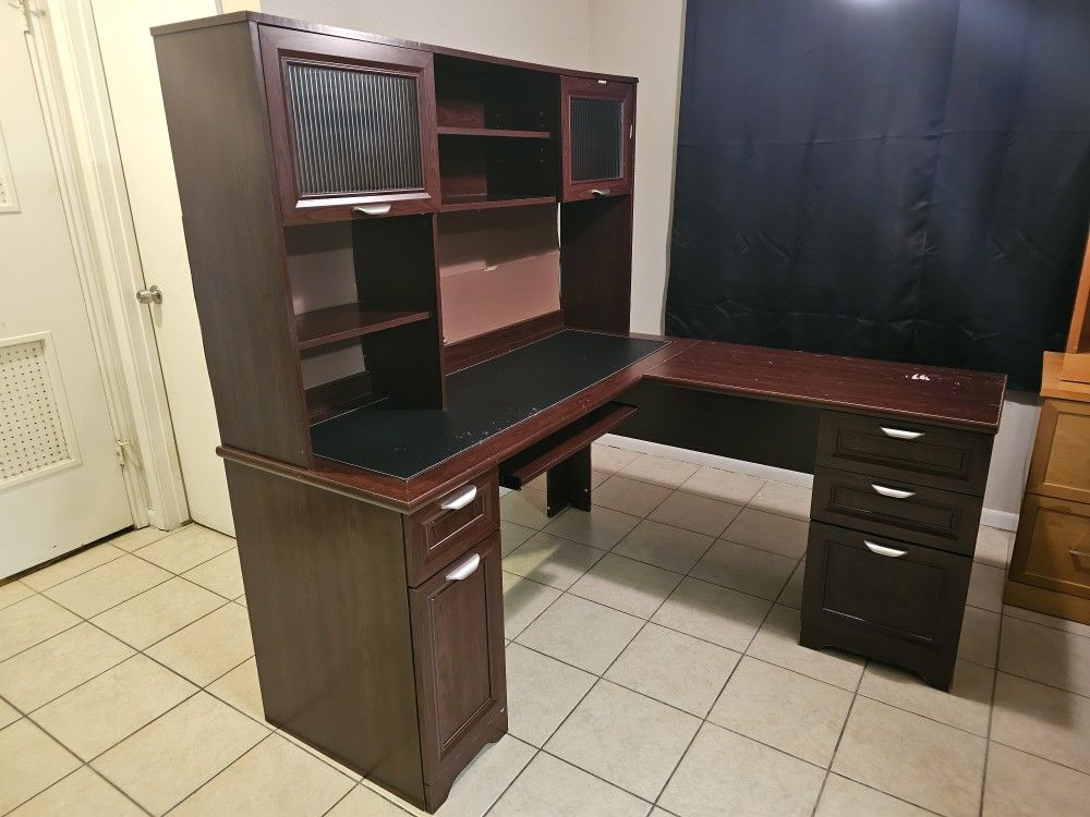 L-Shaped Office Desk & Hutch Set