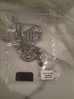 Peace on earth ornament (peacock black pearl