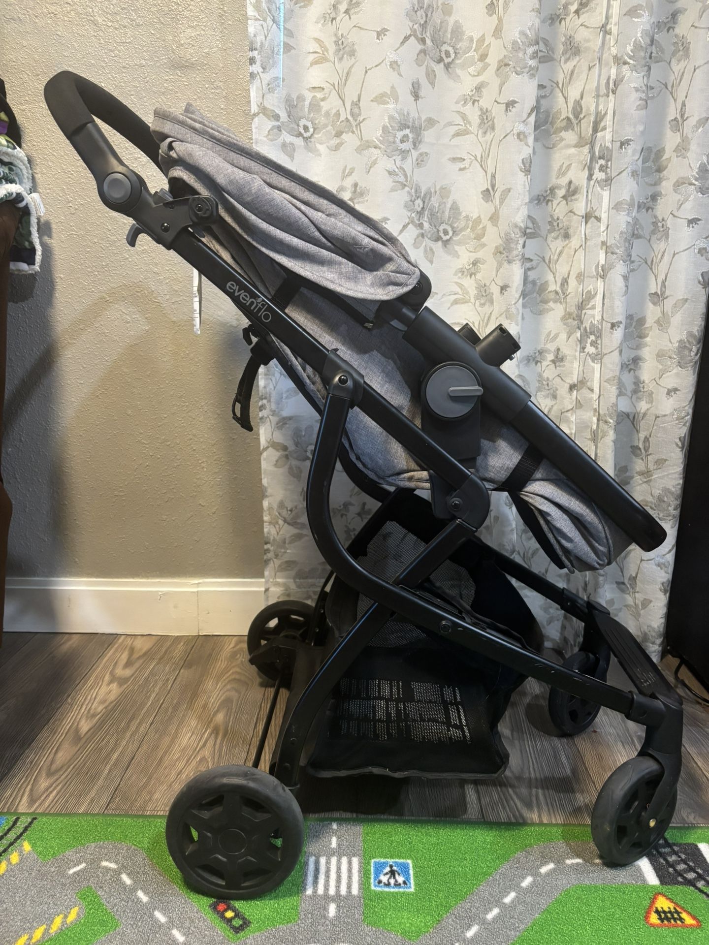 EvenFlo Pivot Stroller