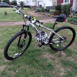 Novara Ponderosa in excellent condition,  29-inch wheels, 27 Speed, 16.5 frame, Shimano components.