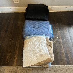 3 moving blankets 