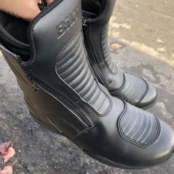 BiLT Women s Size 8 Motorcycle Boots for Sale in Oakland CA OfferUp