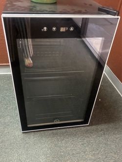 Wine and Beverage Coolers ( Nesecita Areglar no prende)  $45 🍀🍀