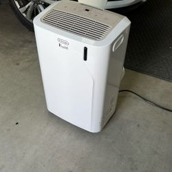 Portable AC unit like new 6900btus
