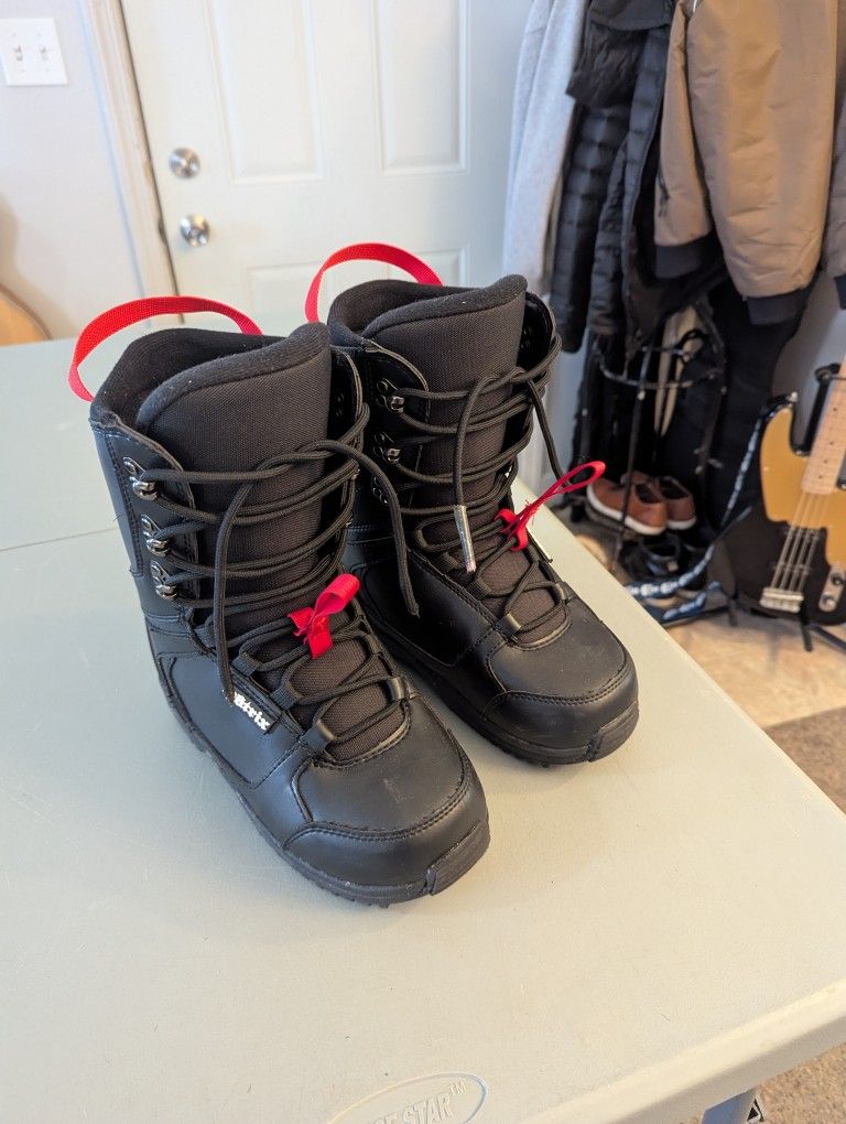 Snowboard Boots Kids Size 7 (Matrix)