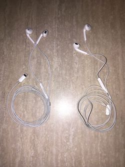 Apple EarPods Lightning Port