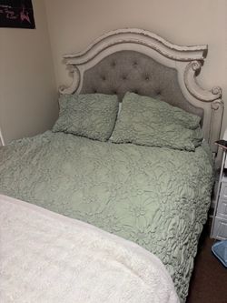 Full bed with mattress