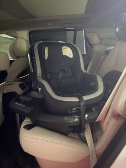 Maxi cosi Peri 180 car seat and base