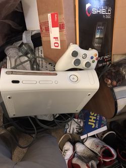Xbox 360 like new. Everything included