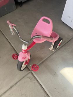 Radio Flyer Pink Tricycle — Folding Toddler Trike with Storage Bin & Streamers