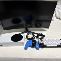 A Xbox And A Monitor Everything Works Perfectly No Damage No Scratches No Nothing 