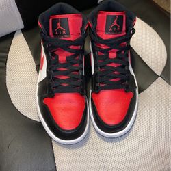 Jordan 1 Mid