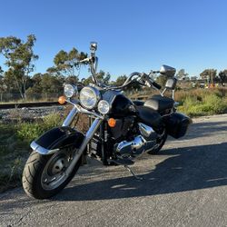 Suzuki Intruder