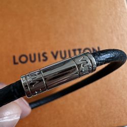 LOUIS VUITTON Mens Keep It Bracelet  Louis vuitton men, Louis vuitton,  Vuitton