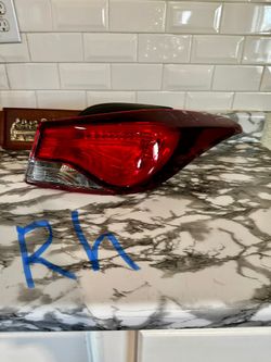 Rh Tail Light RH Tail Light 2014-16 Hyundai Elantra OEM