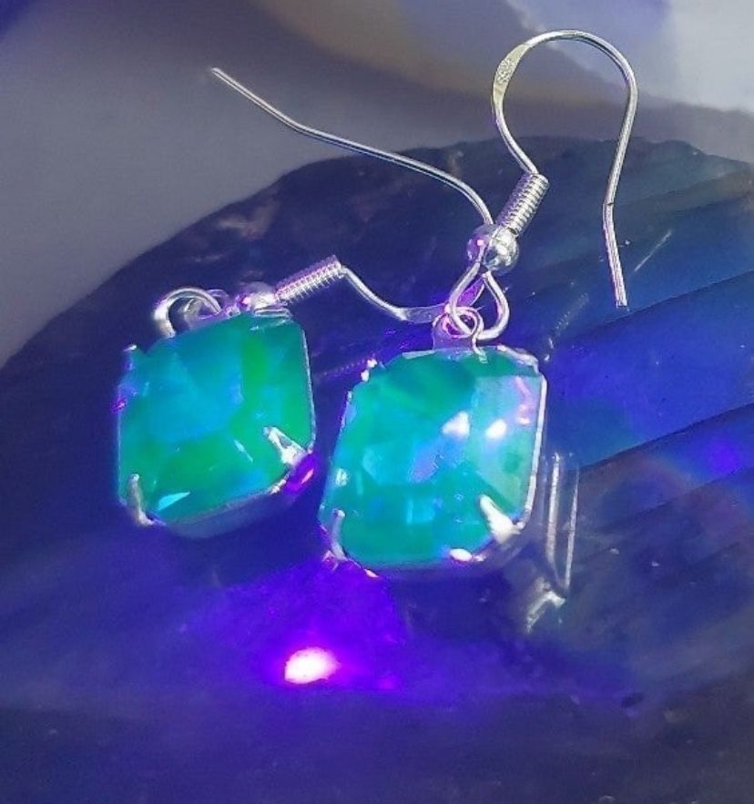 Uranium glass silver plated 12x10mm rare color!! dark blue