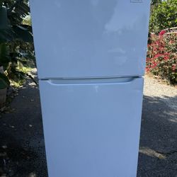 Refrigerator Like New 