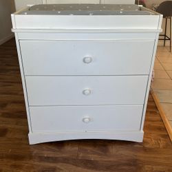 Changing Table / dresser 