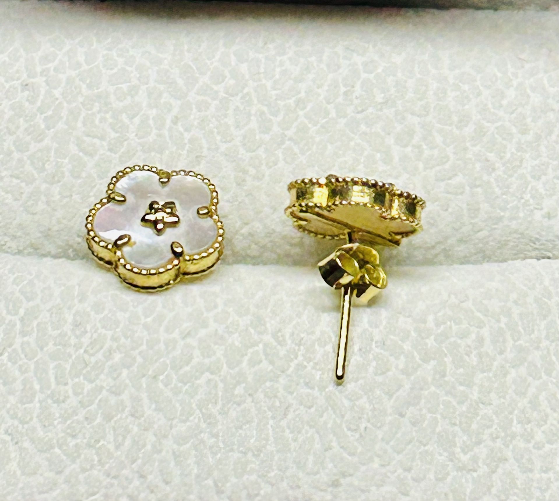 18k Gold Mother Of Pearl Flower Set