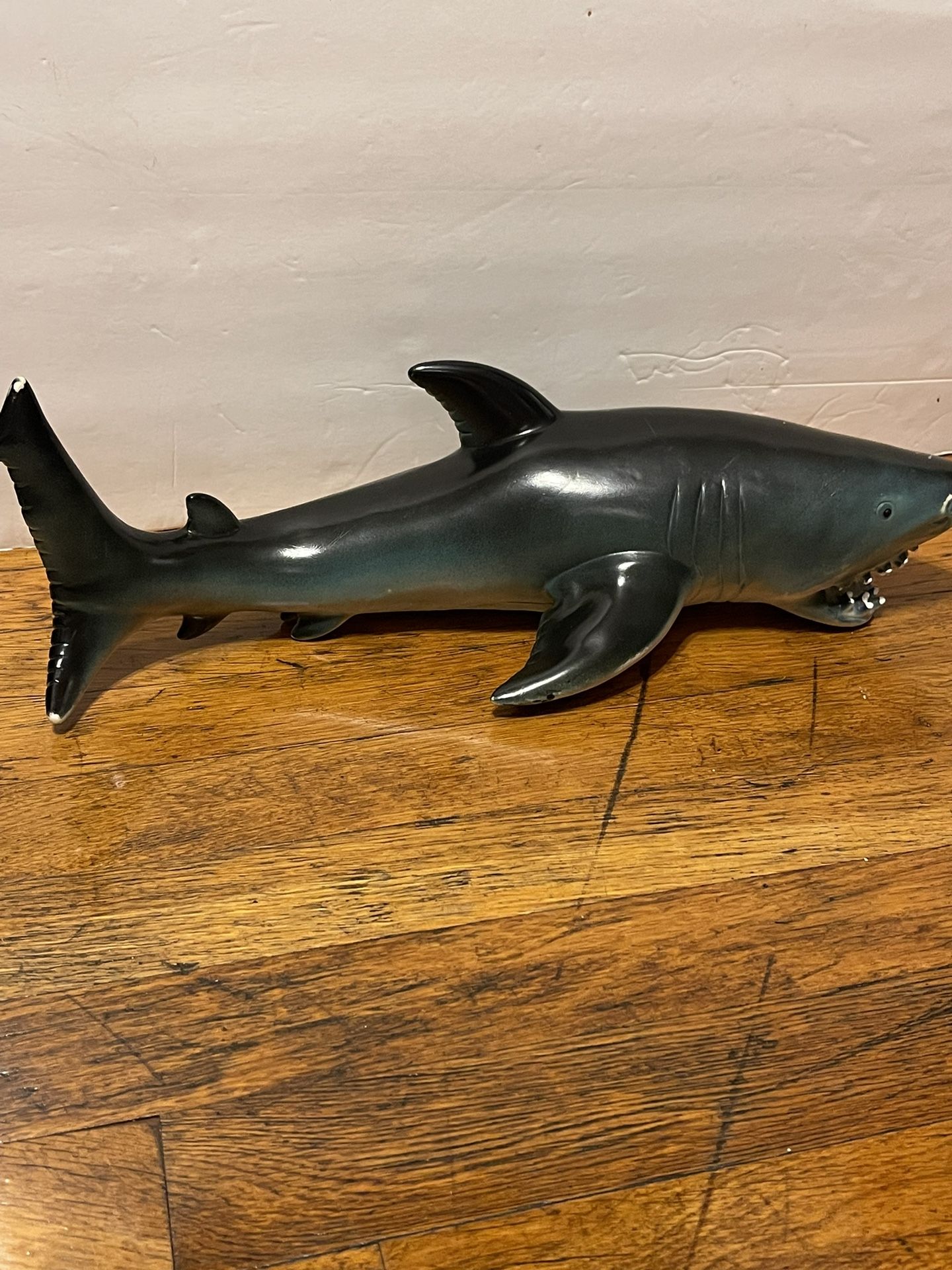 Toys R Us Great White Shark 17” Long Rubber Toy 2013 Maidenhead T1223 Realistic