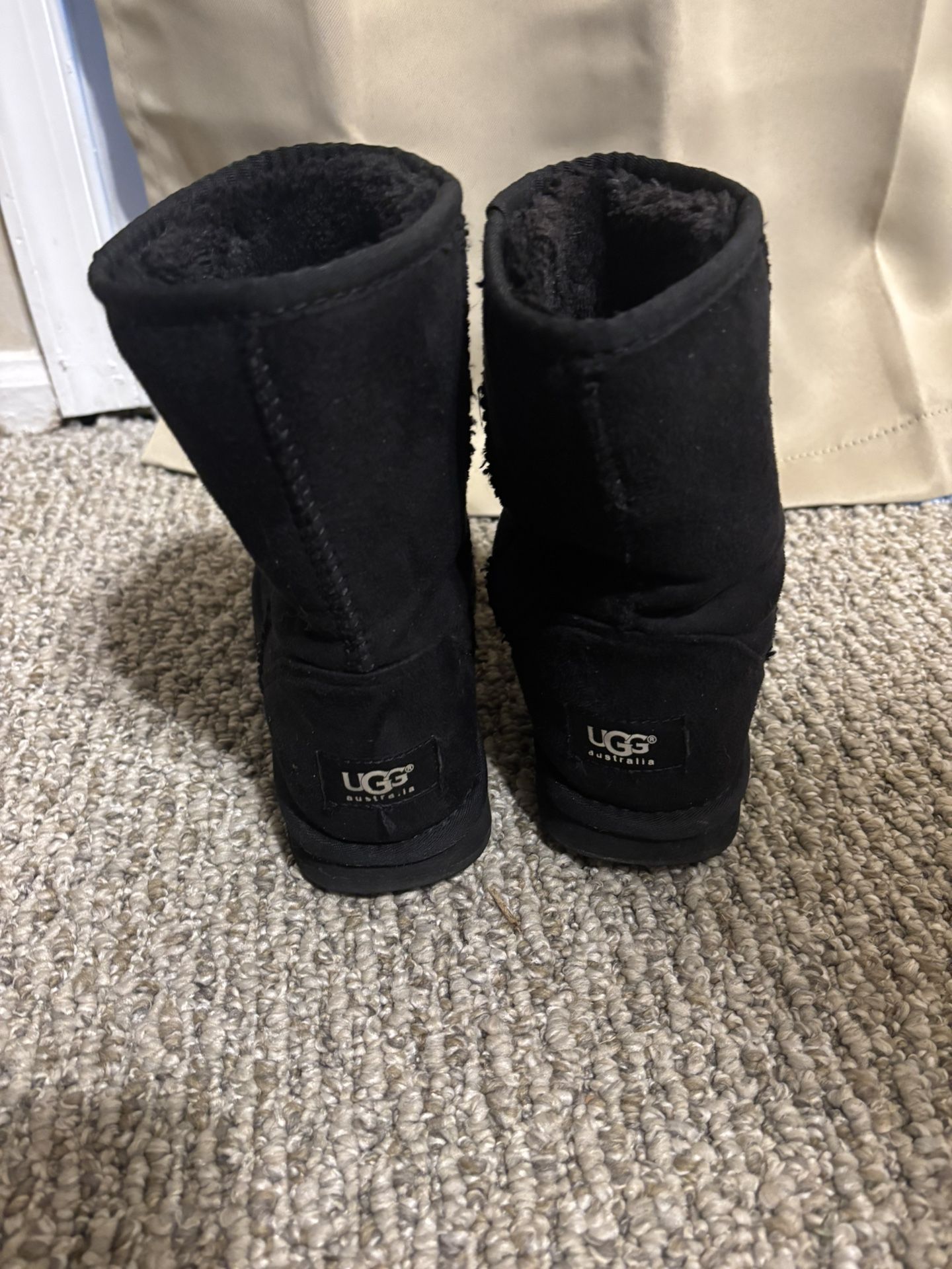 Black Uggs 