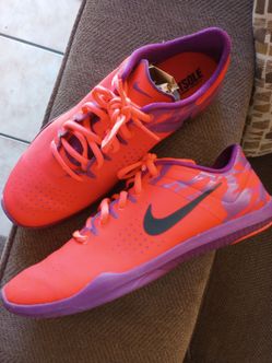 Nike  Women's Studio Fit Sole Lazer Crimson/ Bright Grape. Size 9