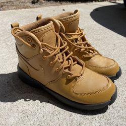 Nike Boots Kids Size 3