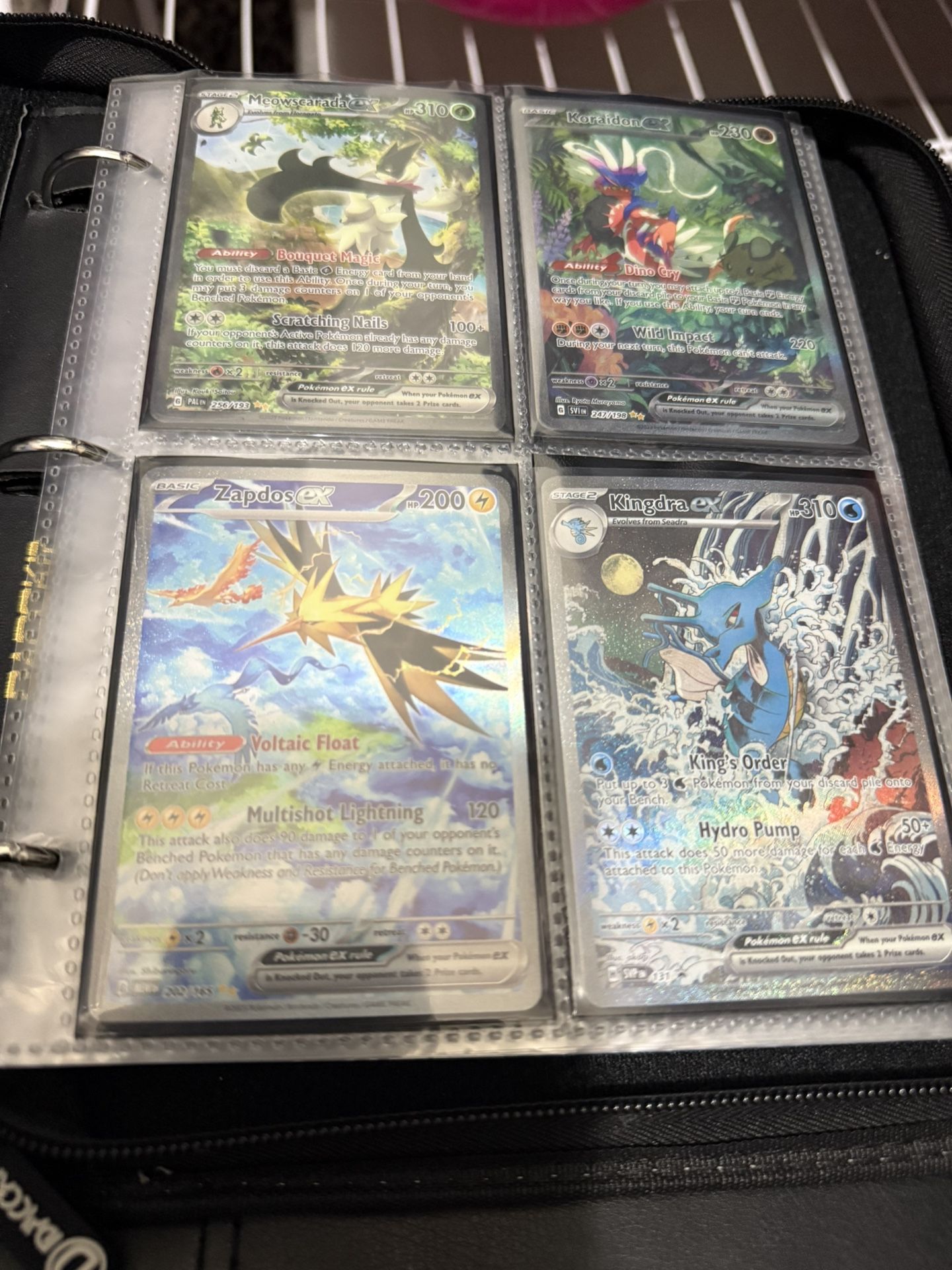 Binder Con Diferentes Cartas Valuadas En Collector