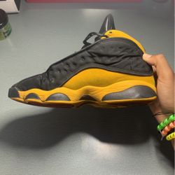 Jordan 12 Retro Black University Gold Size 7 Boys