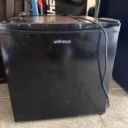 Upstreman mini fridge 