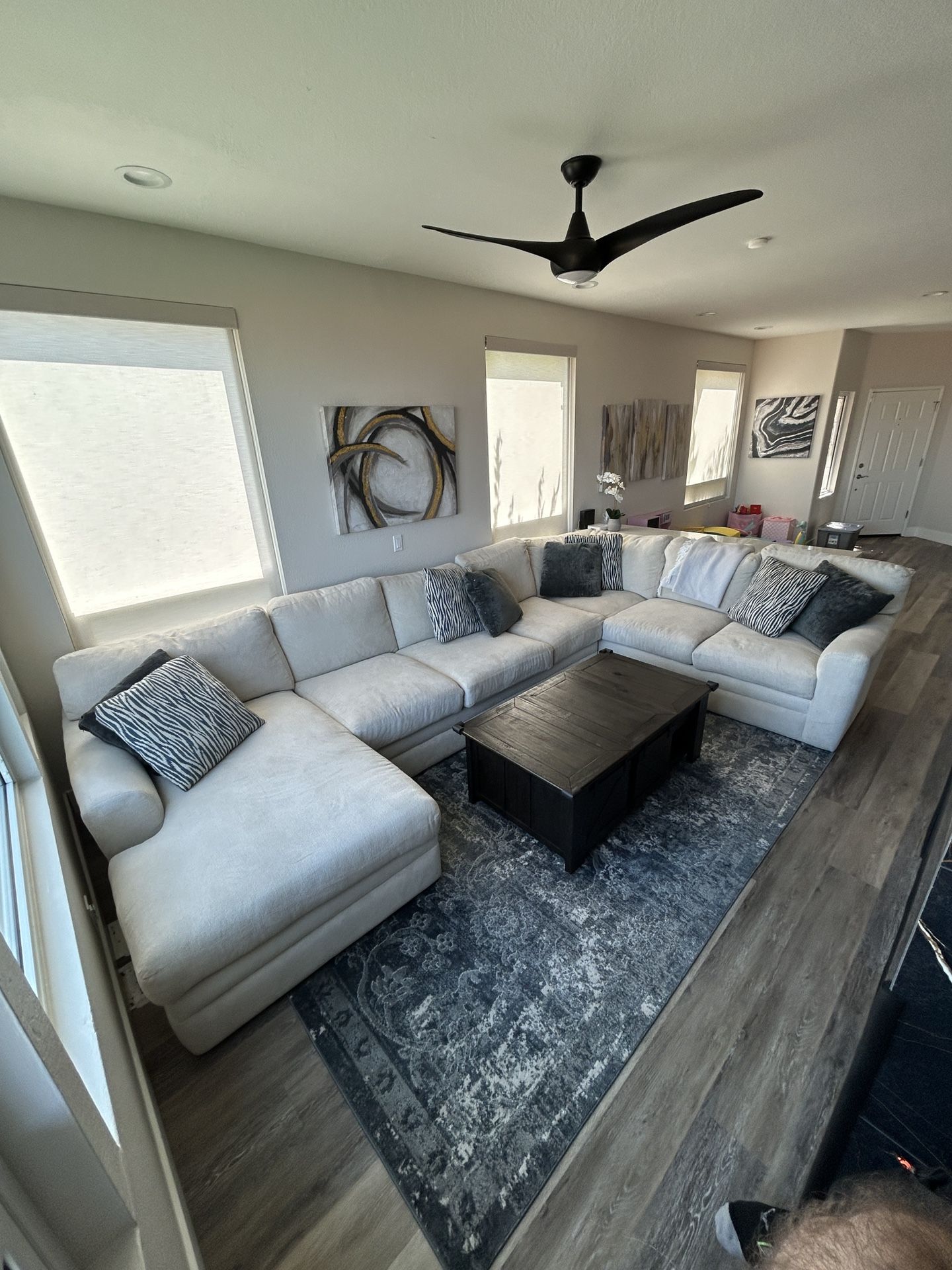3-Piece White Sectional Couch w/ Chaise & Ottoman – Excellent Condition