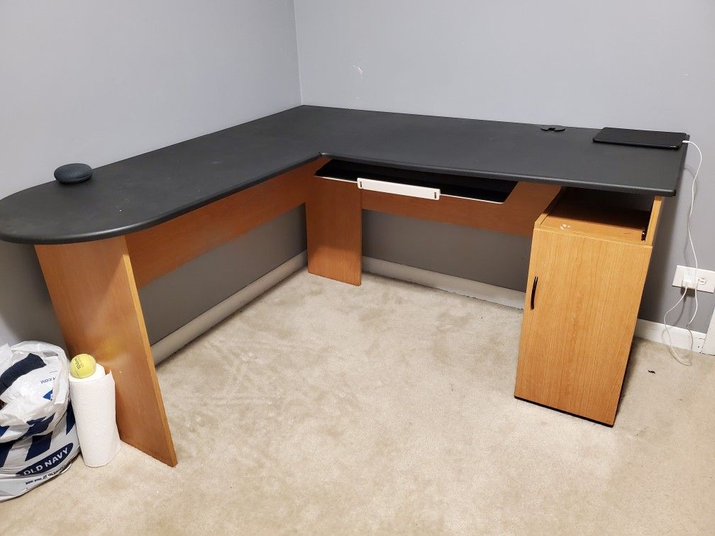 Computer desk