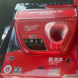 Milwaukee M12 Charger 