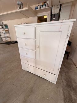 Whit cabinet with storage and drawers