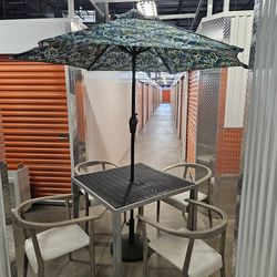 Beautiful Patio Set Table with 4 Chairs and Umbrella