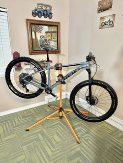 Trek Roscoe 8 Mountain Bike 27.5”