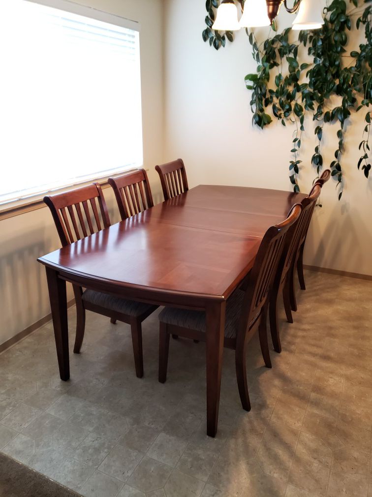 Table With 6 Chairs for Dining Room (LIKE NEW, HARDLY USED)