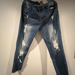 Fashion Nova Distressed Jeans 👖 GUC