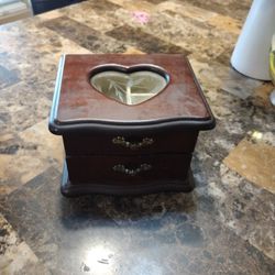 1 Small Jewelry Box With 4 Compartments 