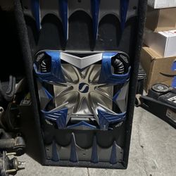 Kicker Solo-Baric L7 Subwoofer + Pioneer 900W Amp