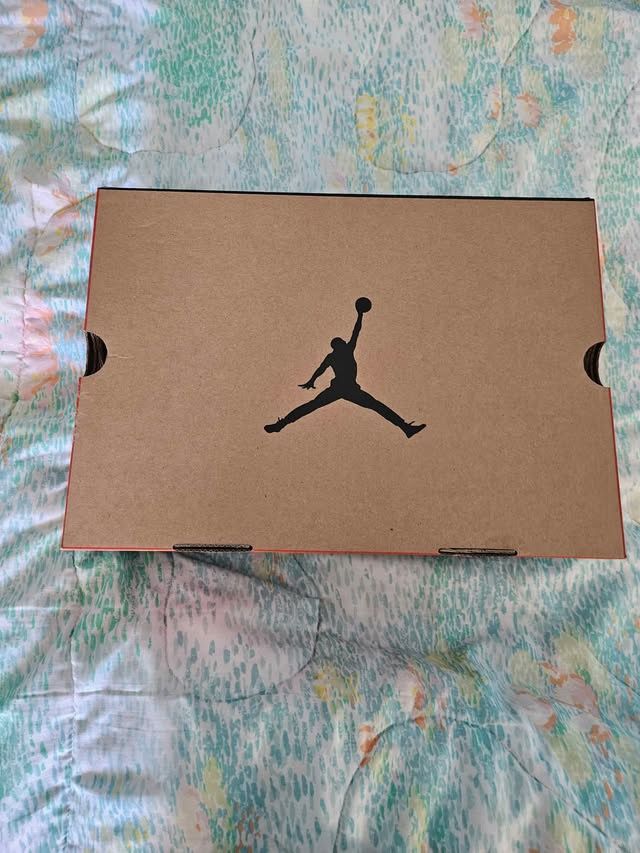 Air Jordan Retro “Black Taxi” Men’s Size 9.5