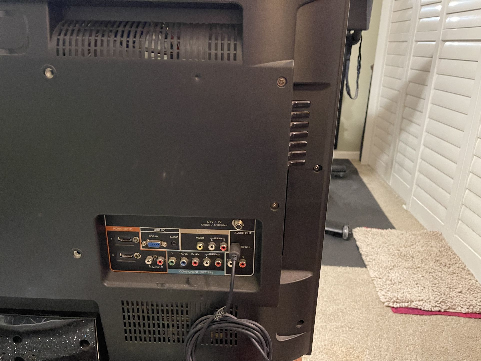 Vizio E320VL TV with Remote for Sale in Roseville, CA OfferUp