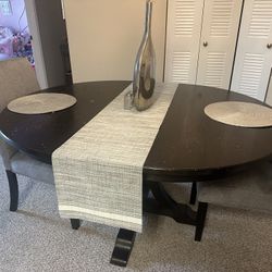 Broyhill Dining Set For 2