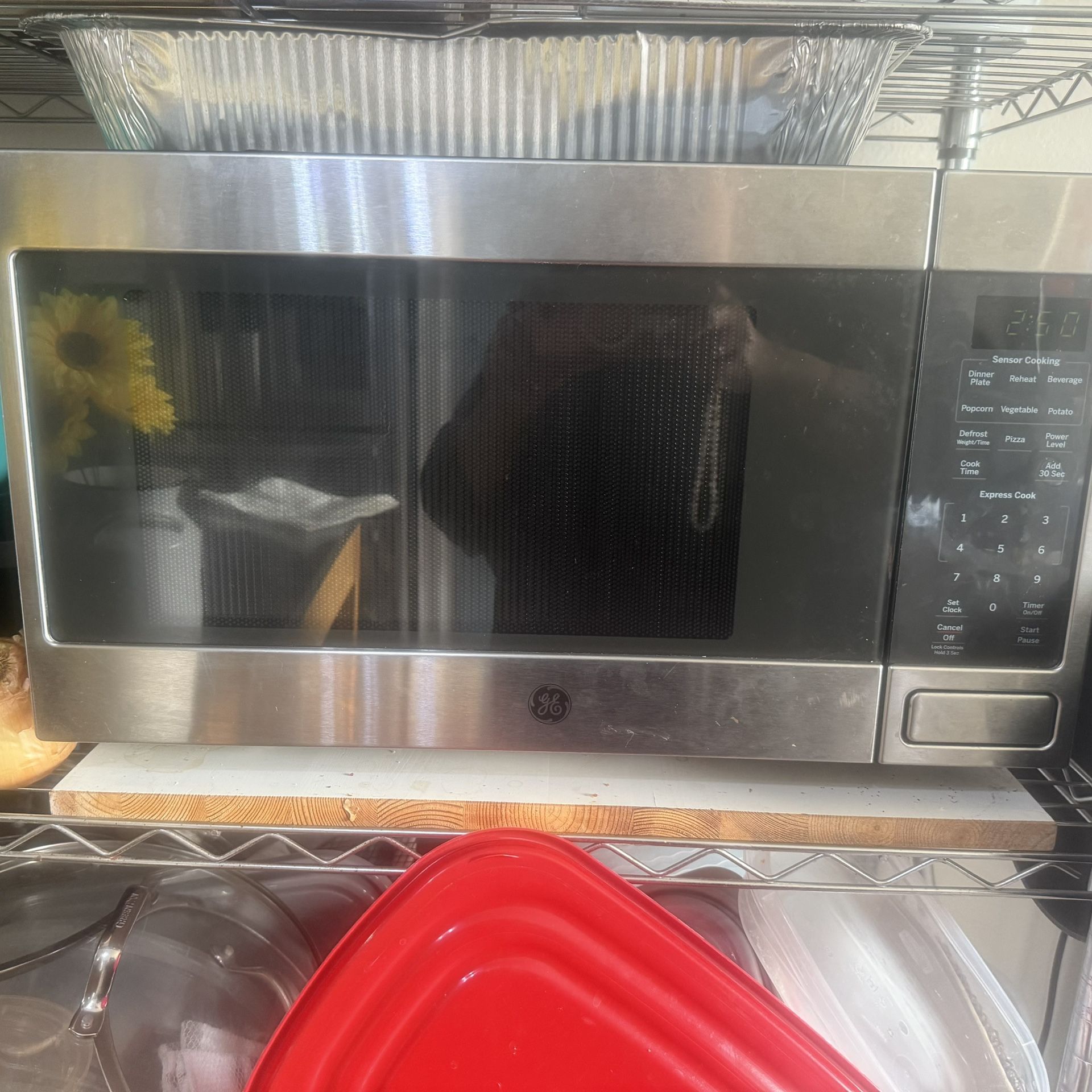 GE Microwave 1200 Watts Works Great