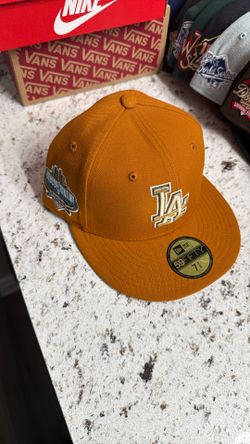 LA FITTED HAT