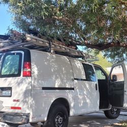 Van GMC Savana Utility 