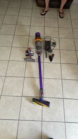 Dyson V15 Detect Vacuum with Laser Attachments