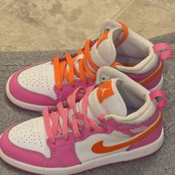 NIKE AIR JORDANS  1 Mid PinkSicle