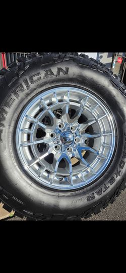 17" FUEL rims w/ 35" RT tires